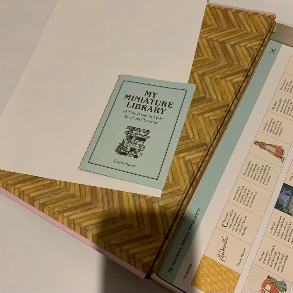 My Miniature Library - 30 Tiny Books, to Make, Read and Treasure. - Picture 5 of 16